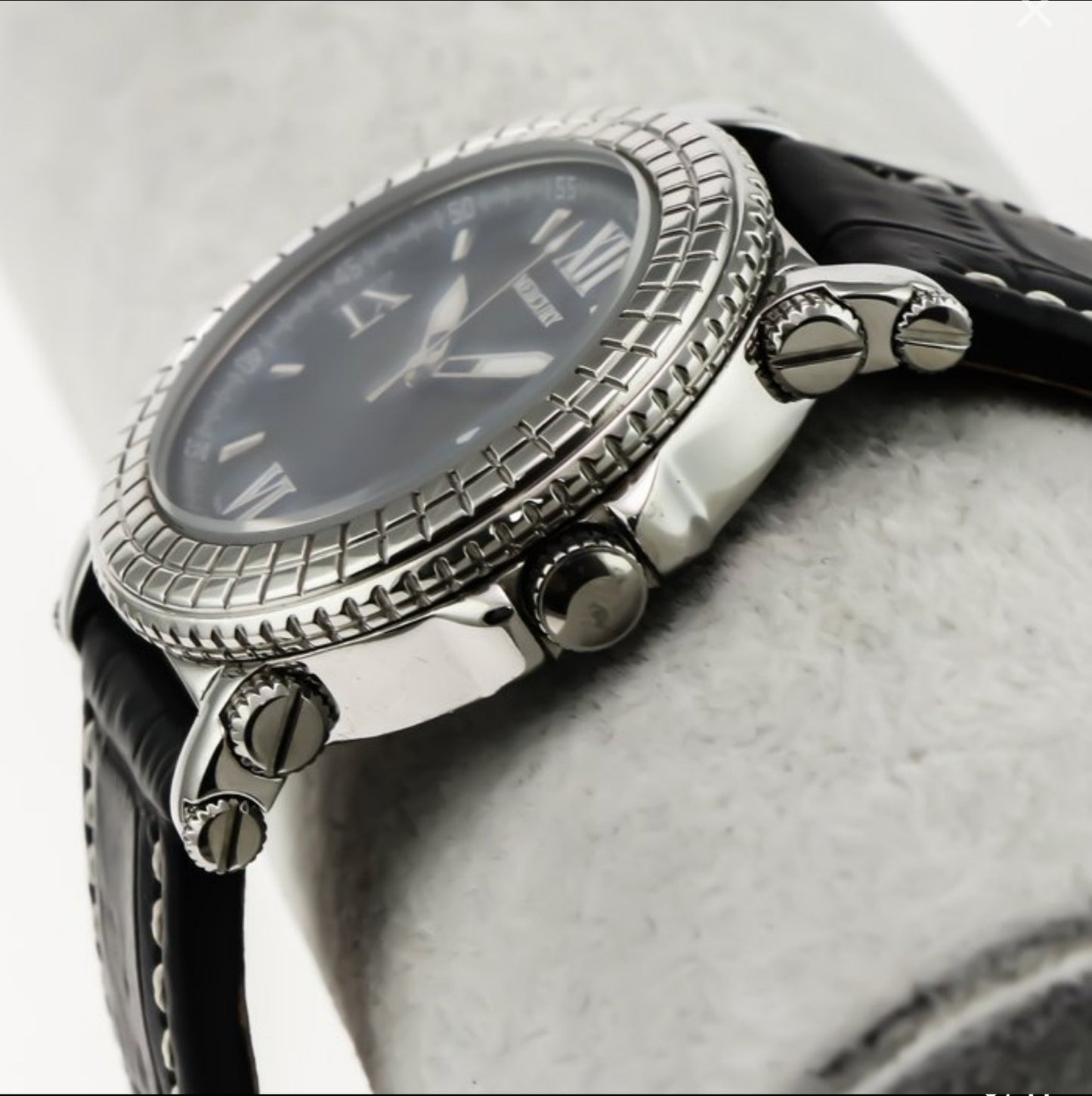Mercury • Swiss Watch • Stainless Steel • 37mm • Quartz • WR50M • ME10205