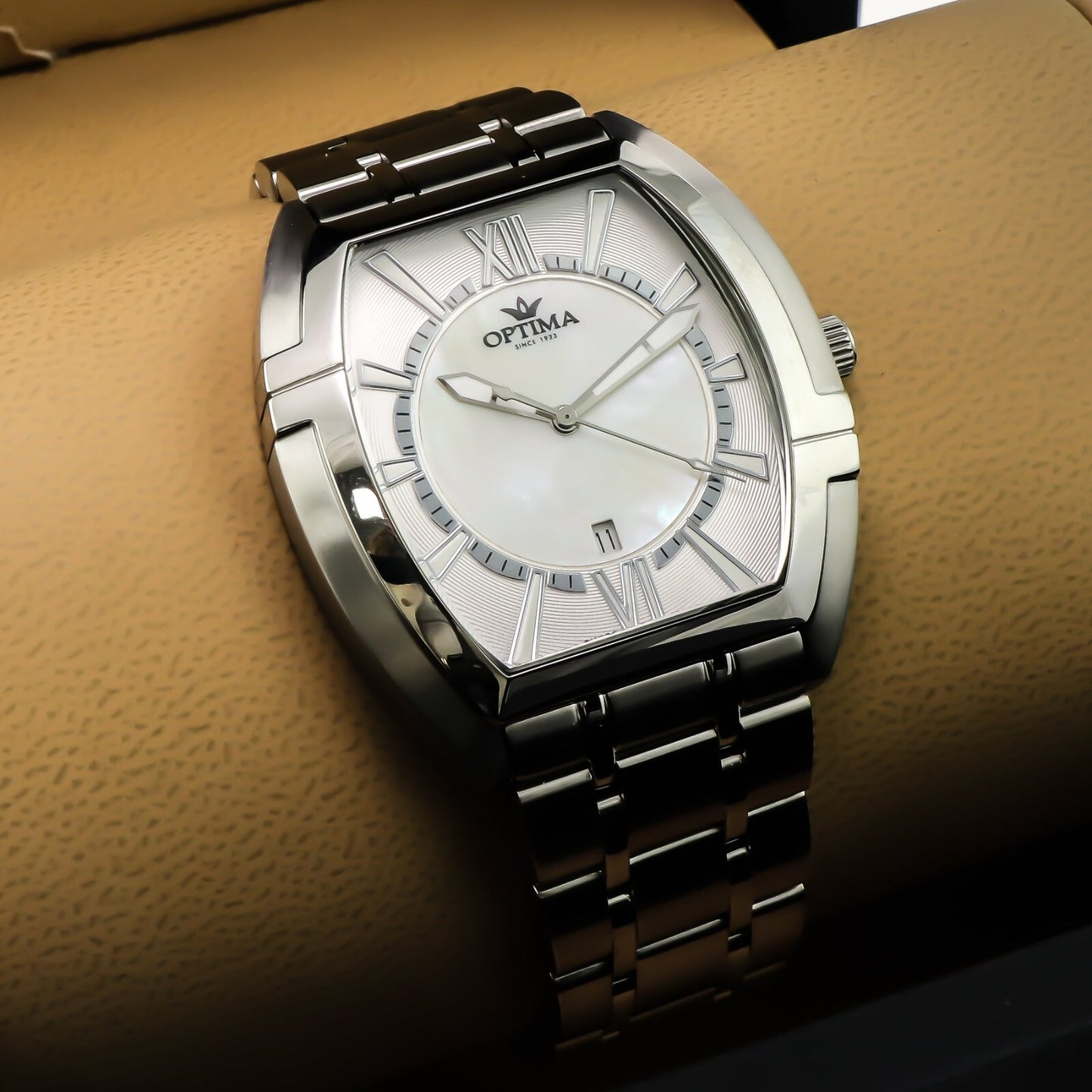 Optima • Swiss Watch • Stainless Steel • 43mm • Quartz • 3ATM • OSM239