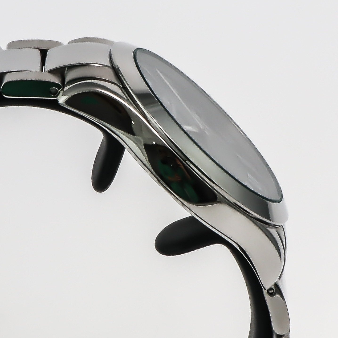 Murex • Swiss Watch • Stainless Steel • 44.9 mm • Quartz • 5ATM • MUM634